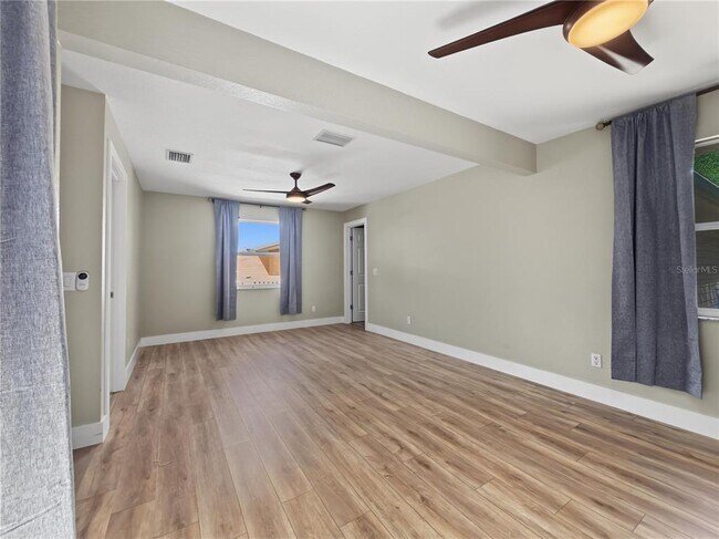 Building Photo - 125 Lake Roy Dr