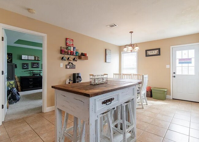 Building Photo - Valdosta Comfort: 3BR Home with Fenced Yard & Pet-Friendly!