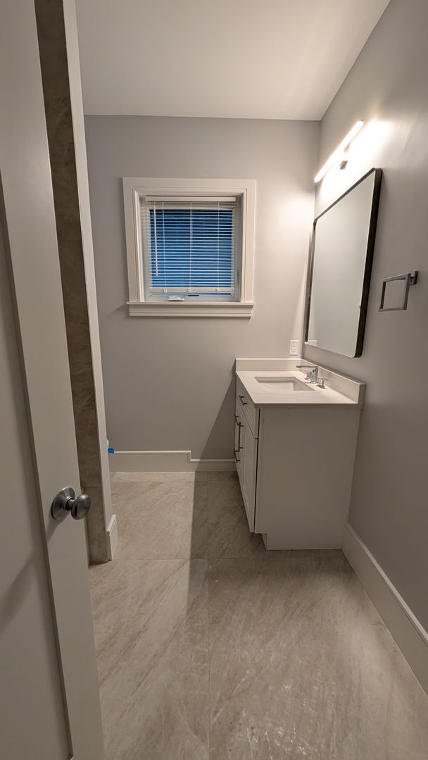 Building Photo - Brand New Unit for 8/1 - 2-Bed/2-Ba w/ Laundry in Unit