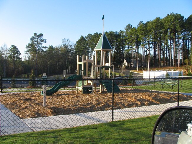 Building Photo - Evelyn Glenn