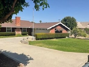 Building Photo - 5 bed 2 Bathroom in Riverside
