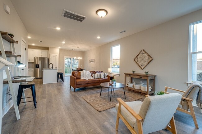 Building Photo - Harding Townhomes