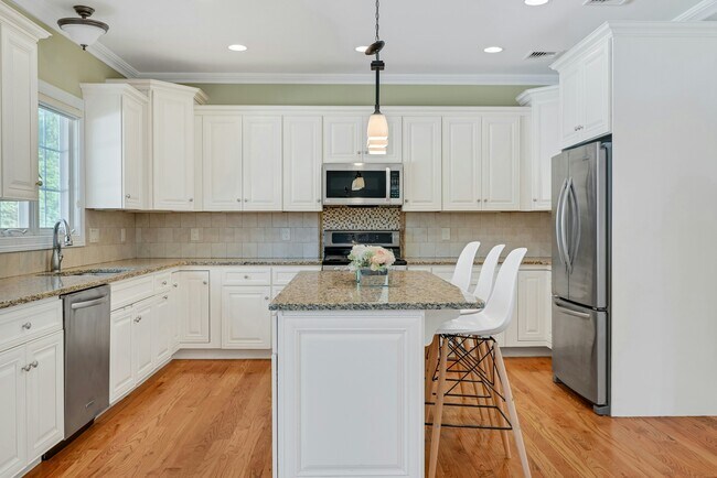 Building Photo - 1 Lindy Pl