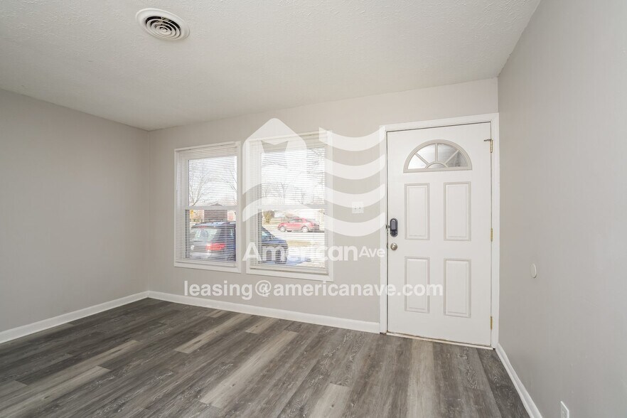 Building Photo - 4928 Garden Green Way