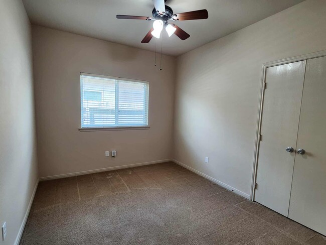 Building Photo - 3021 Las Brisas St
