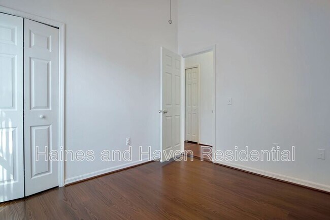 Building Photo - 990 Kenbar St