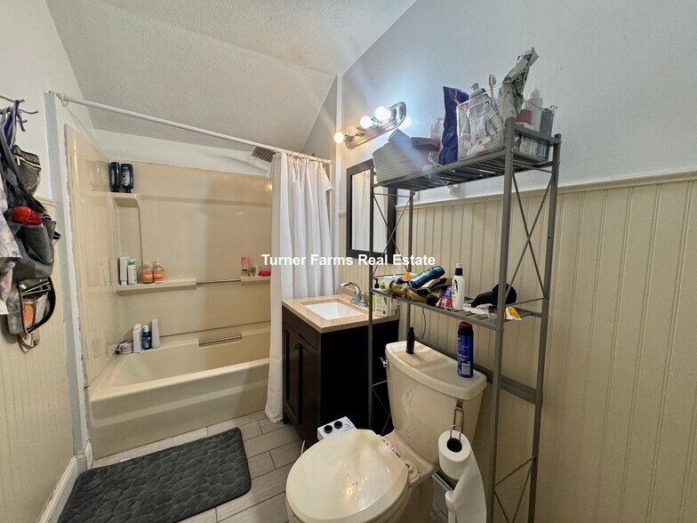 Building Photo - 14 Dow St