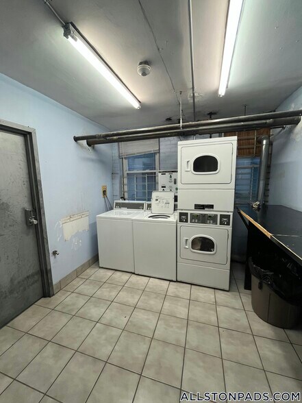 Building Photo - 33 Walbridge St