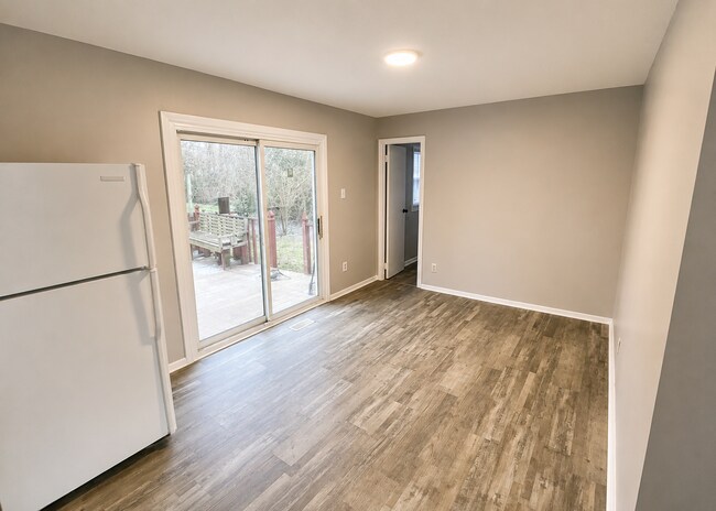 Building Photo - 4511 N Kenmore Rd