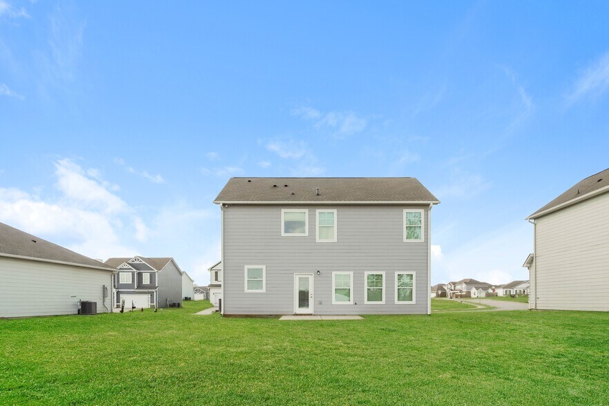 Building Photo - 26310 Valley Ridge Rd