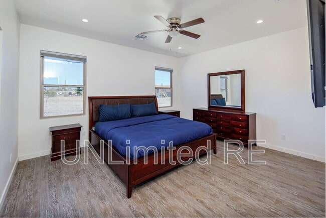 Building Photo - 7756 Sierra Vista Dr