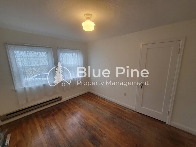 Building Photo - 302 12th St