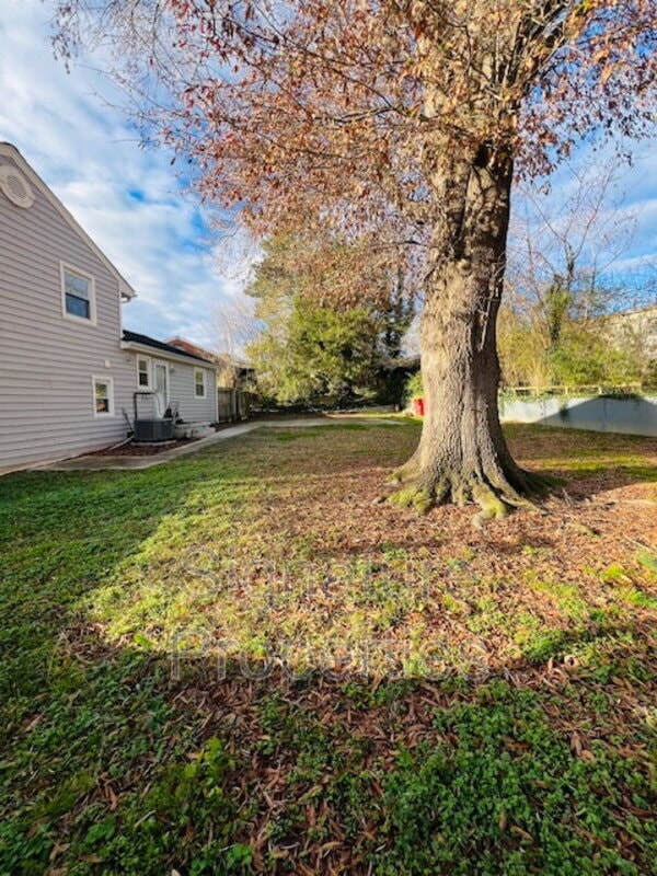 Building Photo - 936 Weaver Ave