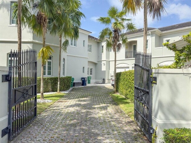 Building Photo - 10170 SW 75th Pl