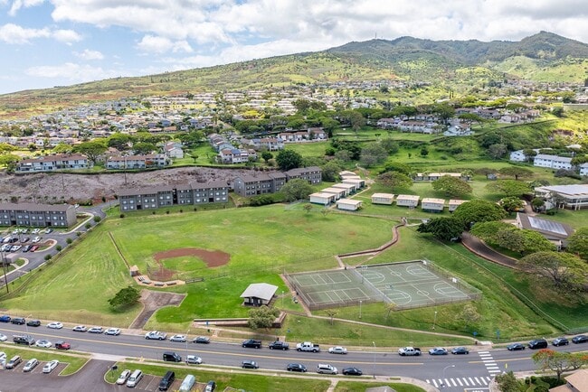 Building Photo - Makakilo Townhouse- 3 bed/ 1.5 bath/ 2 parking - Dog Friendly