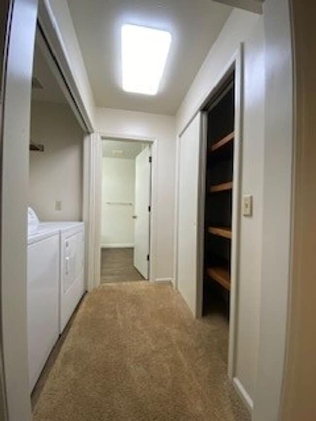 Building Photo - 124 S Silverwood Ln