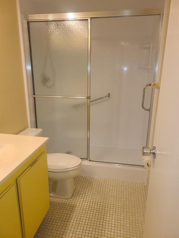 Building Photo - 565 Oaks Ln