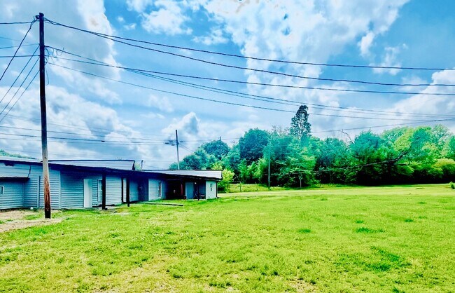 Building Photo - 2032 Mill Creek Rd SW