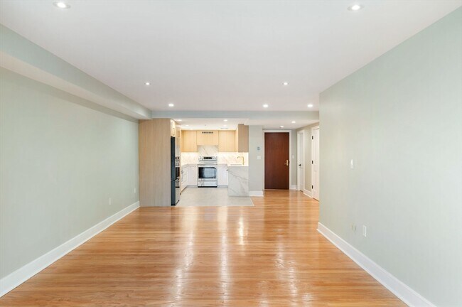 Building Photo - 75-83-83 Cambridge Pkwy