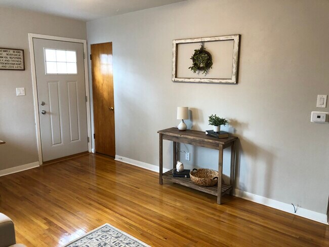 Building Photo - 1607 Plymouth Ave