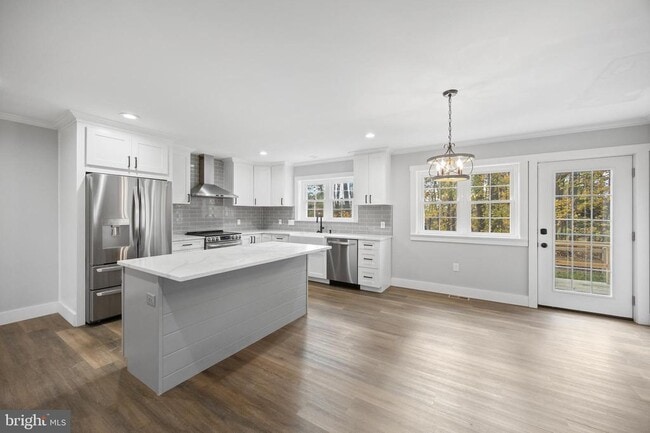 Building Photo - 1322 W King Rd