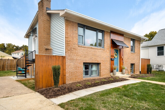 Building Photo - 4939 17th Rd N