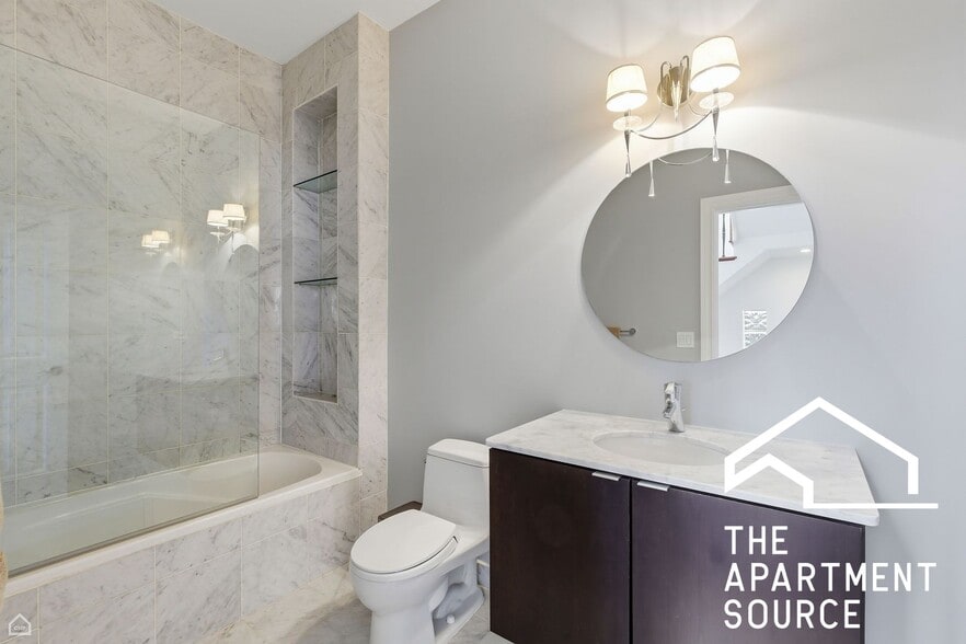 Building Photo - 952 N Racine Ave