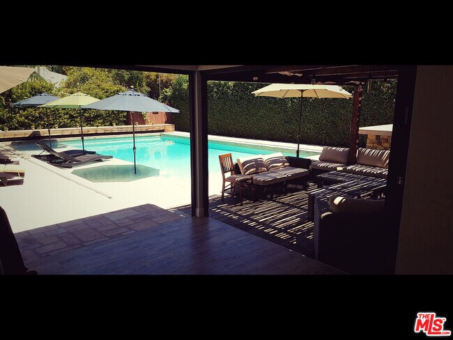 Building Photo - 4744 Haskell Ave