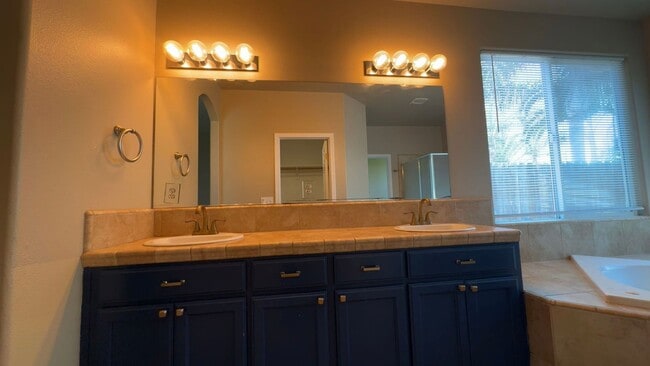 Building Photo - Beautiful Home for Rent in NW Shannon Ranch