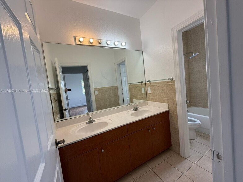 Building Photo - 3480 SW 149th Ave