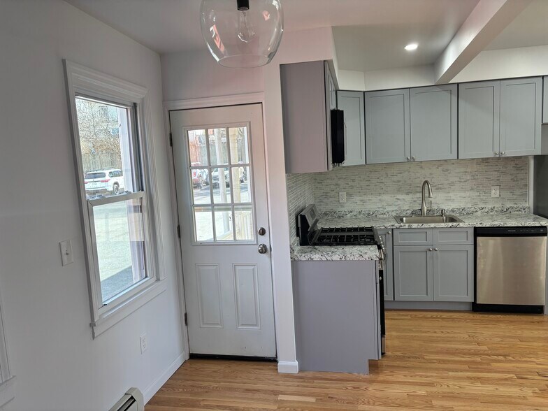 Building Photo - 5 Union St