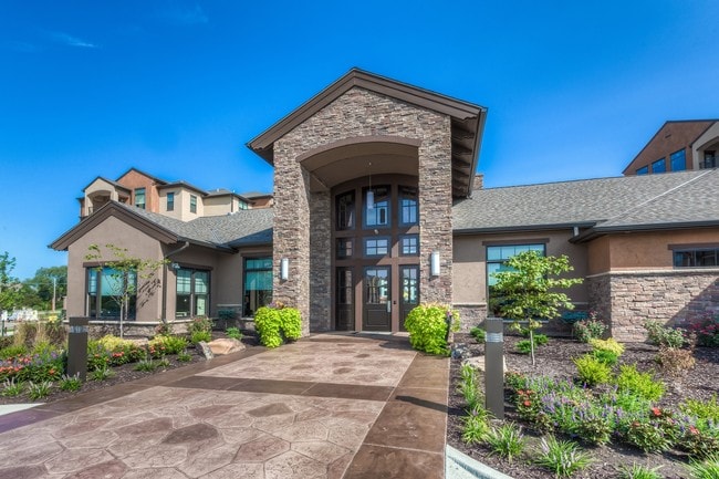 Building Photo - EdgeWater at City Center