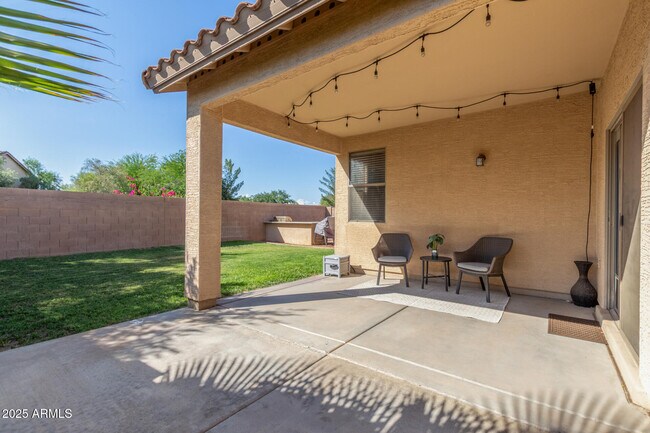 Building Photo - 12910 W Glenrosa Dr