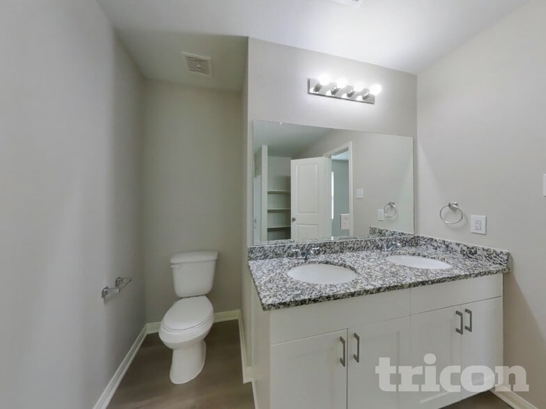 Building Photo - 10122 Cerritos dr