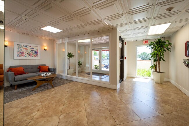 Building Photo - 400 N Riverside Dr