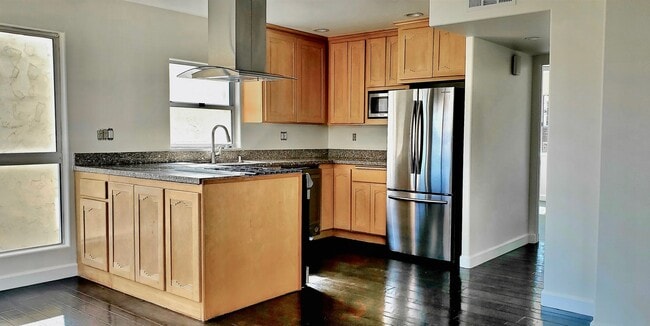 Building Photo - 231 42nd St