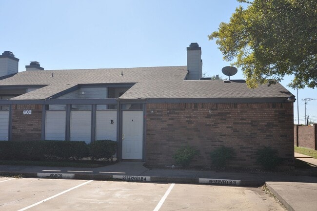 Primary Photo - 602 Bellaire Dr