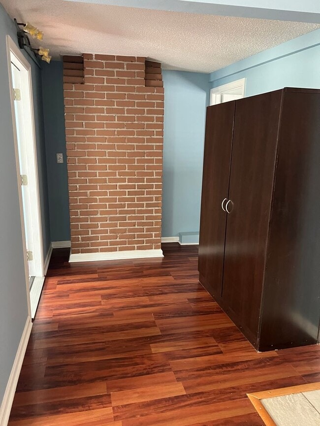 Building Photo - 1 Bedroom Apartment For Rent