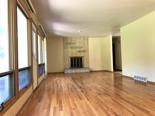 Building Photo - 5806 Tolman Terrace