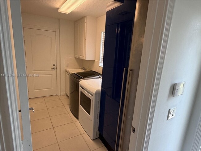 Building Photo - 8270 Eleuthera Ln