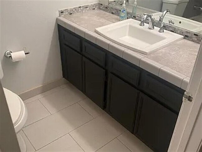 Building Photo - Bakers field