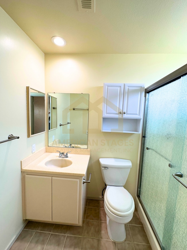 Building Photo - 309 S R St