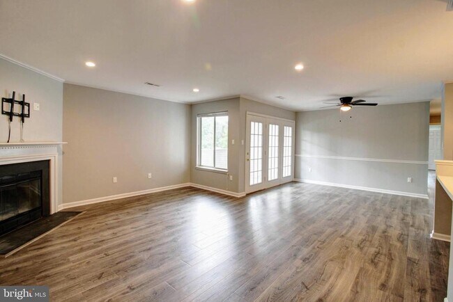 Building Photo - 2121 Wainwright Ct