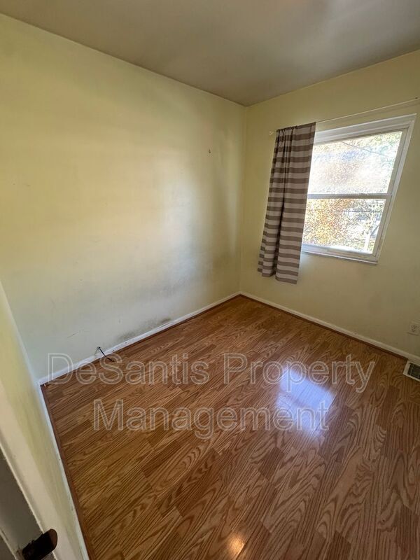 Building Photo - 6332 Phillips Ave