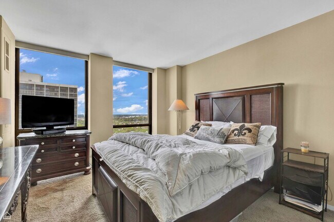 Building Photo - 1660 N La Salle Dr