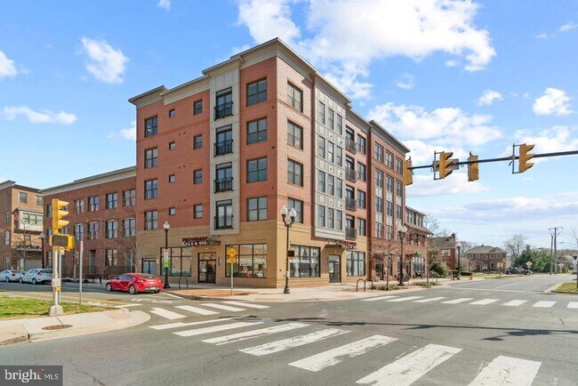 Building Photo - 1107 S Walter Reed Dr