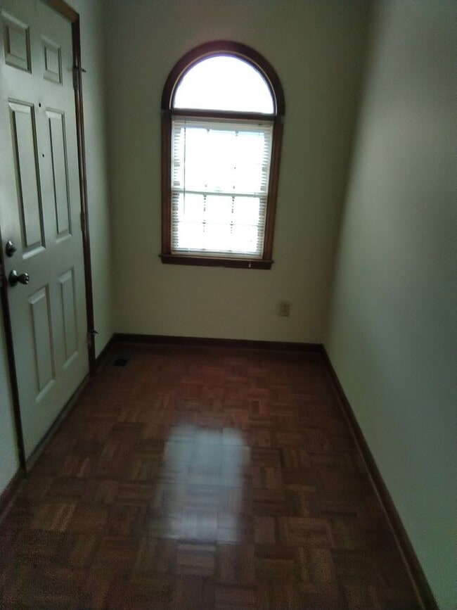 Building Photo - Duplex in Hope Mills!