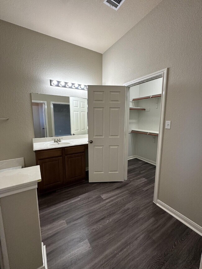 Building Photo - Coming Soon! 3BD 2BA Home for Rent: Kyle T...