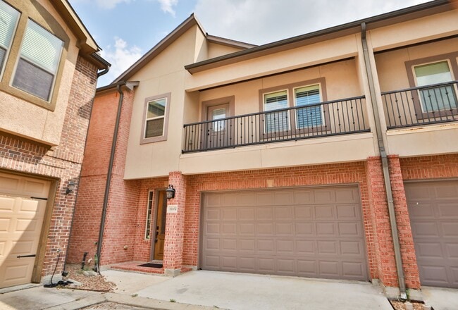 Building Photo - 11002 Upland Forest Dr