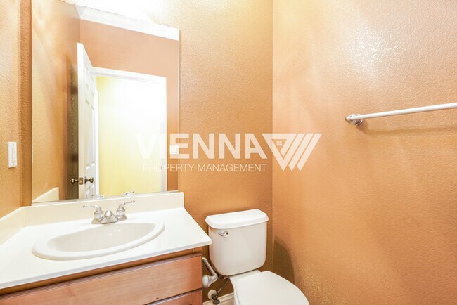 Building Photo - 1311 Green Ravine Dr